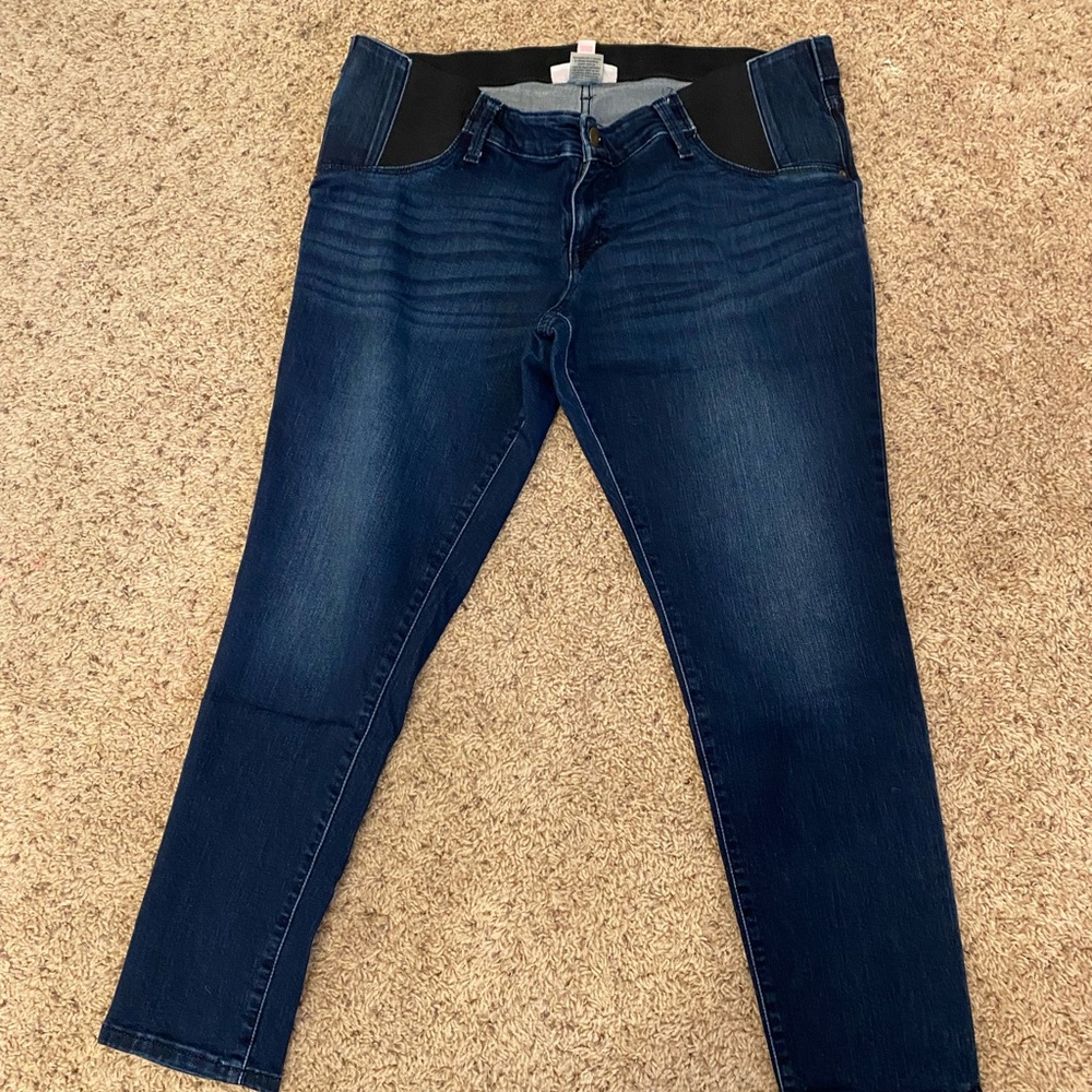 Maternity skinny jeans, under belly style